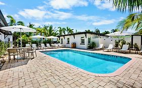 Haley'S At Anna Maria Island Inn